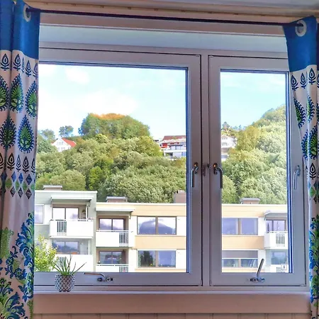 Apartment Private In A Shared With Mountain Views & Greenery *