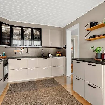 Private In A Shared With Mountain Views & Greenery Lägenhet
